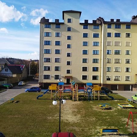 Нова Квартира В Центрі Міста Uschhorod Exterior foto